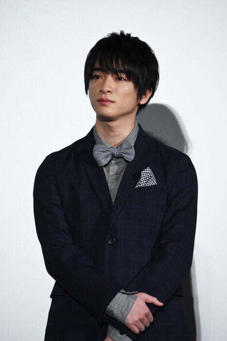 小玉ユキからの手紙に涙する知念侑李。