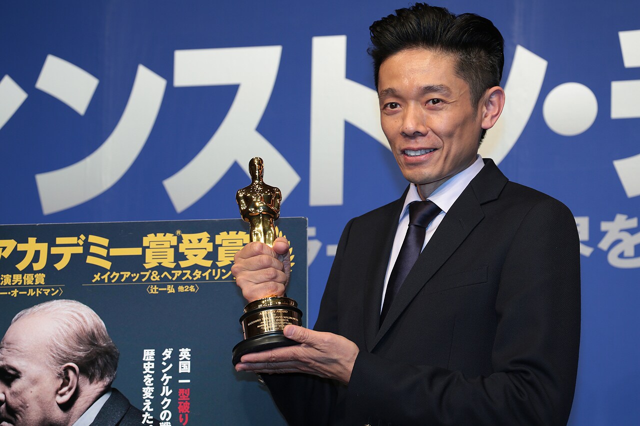 「チャーチル」でアカデミー賞受賞の辻一弘がオスカー像を手に凱旋