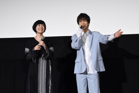 左から土村芳、岩田剛典。