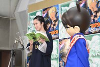 公開アフレコに臨む上戸彩。