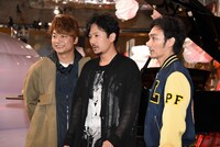左から香取慎吾、稲垣吾郎、草なぎ剛。