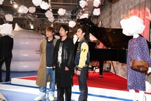 左から香取慎吾、稲垣吾郎、草なぎ剛。