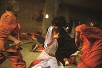 「曇天に笑う」