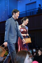 左から筒井道隆、檀れい。