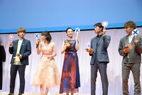 「告白は自分からする？」という質問に答える登壇者たち。