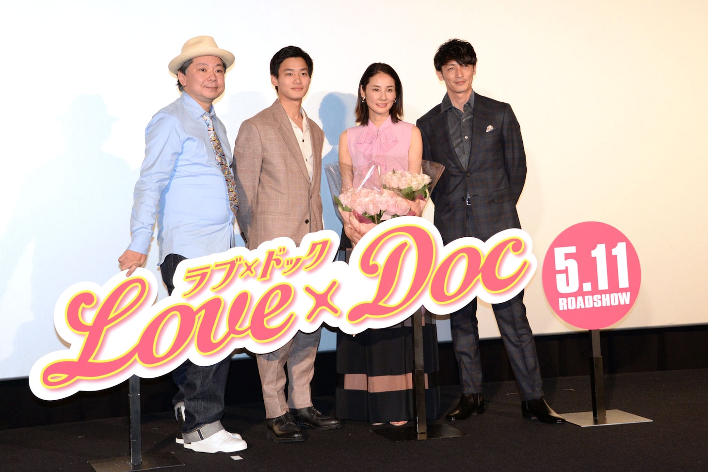「ラブ×ドック」完成披露試写会にて、左から鈴木おさむ、野村周平、吉田羊、玉木宏。