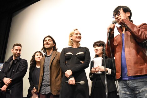 本作の魅力を熱く語る小島秀夫（右）。