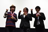 金メダルを贈呈された3人。左から高橋悠也、鈴村展弘、大森敬仁。