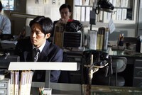 「孤狼の血」より、松坂桃李演じる日岡秀一。