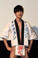 ふんどし姿を披露した阪本一樹。