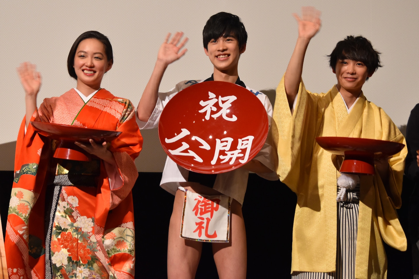 「サイモン＆タダタカシ」初日舞台挨拶の様子。