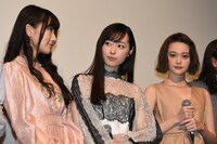 左から矢倉楓子（NMB48）、福原遥、玉城ティナ。