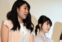 左から齋藤美咲、小野花梨。