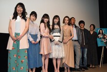 左から齋藤美咲、小野花梨、矢倉楓子（NMB48）、福原遥、玉城ティナ、ロバート秋山、福山康平、高野舞。
