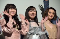 「女々演」初日舞台挨拶の様子。左から齋藤美咲、小野花梨、矢倉楓子（NMB48）、福原遥、玉城ティナ。