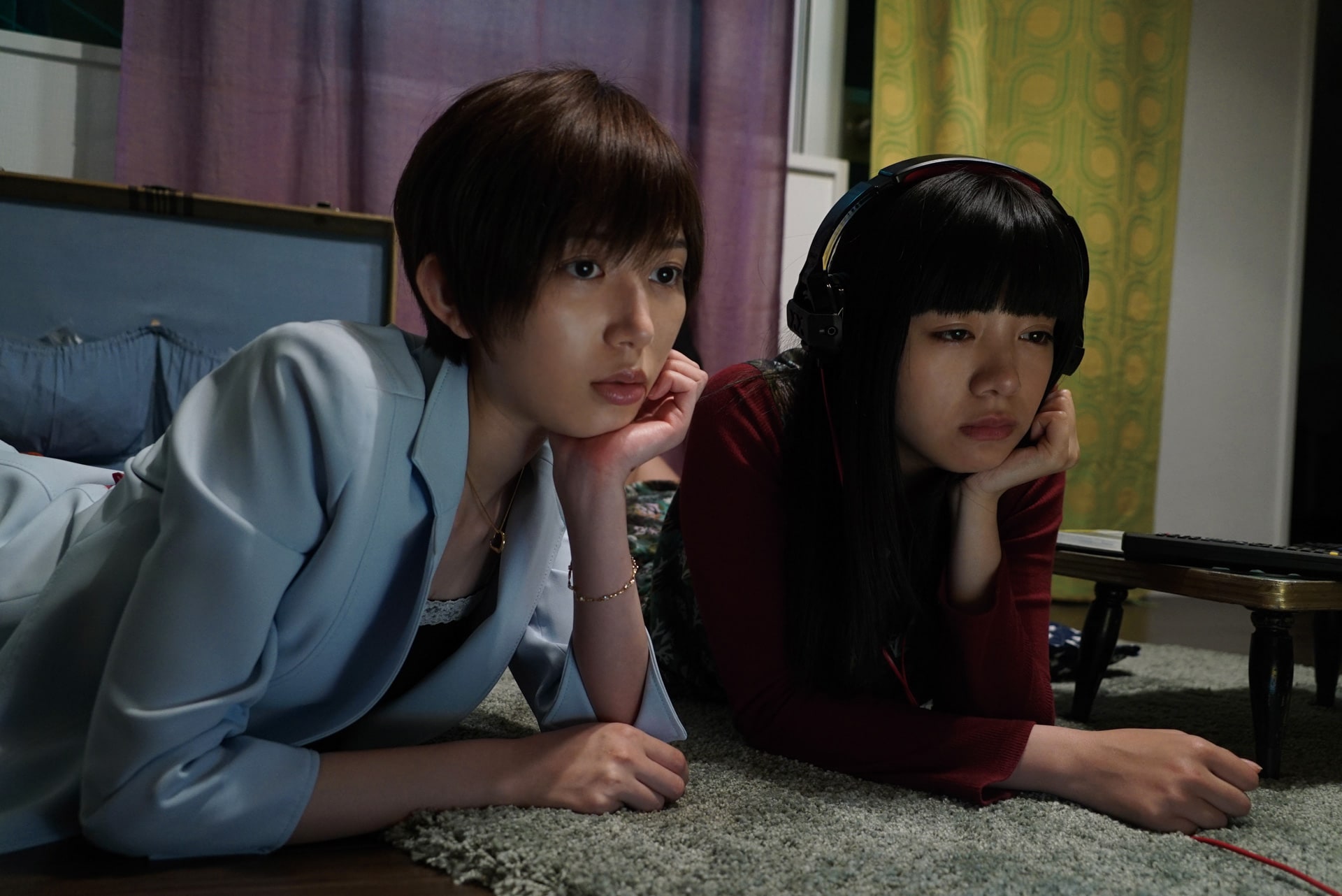 池田エライザとオダギリジョーが墓参り「ルームロンダリング」新写真