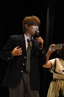 自身とのじゃんけんに勝ち続けるファンを見て「俺、顔に出てる!?」と焦る吉沢亮。