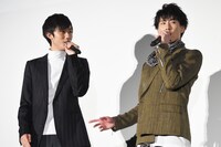 撮影時のエピソードを明かす阿部亮平（左）と宮舘涼太（右）。