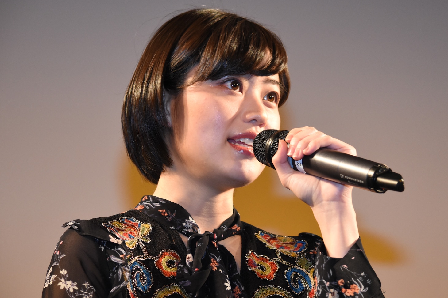 冨手麻妙