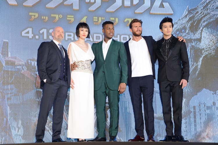 パシリム 日米キャスト集結 ジョン ボイエガ 皆さんの街を破壊して申し訳ない 写真25枚 映画ナタリー