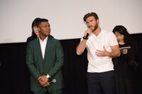 左からジョン・ボイエガ、スコット・イーストウッド。