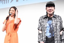 左から松下奈緒、古田新太。