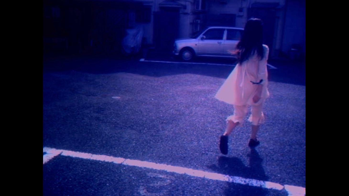 「寝てるときだけ、あいしてる。」