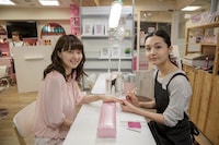 左から逢沢りな、想乃。