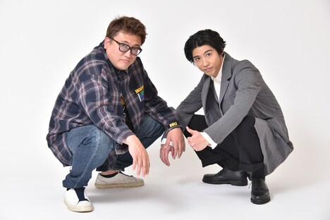 左から福田雄一監督、三橋貴志役の賀来賢人。