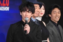 佐藤健（手前）