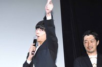 吉原雅斗（中央）