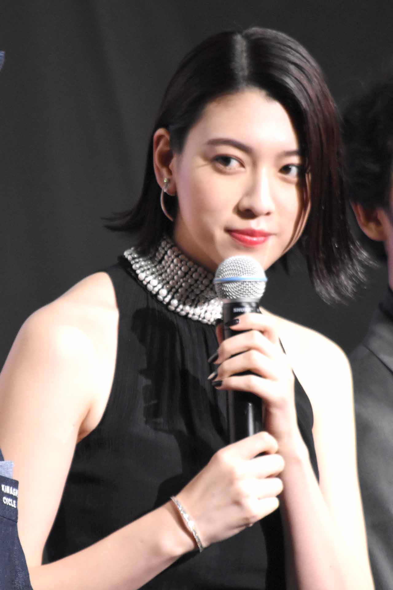 三吉彩花
