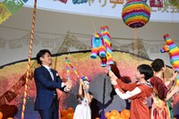 ピニャータ割りの様子。