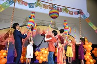 ピニャータ割りの様子。