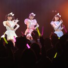 スパガ浅川梨奈主演のゾンビ映画、劇中アイドルユニットのライブ写真到着