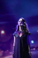 主題歌「walls」を歌唱するAlisa。