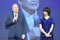 左から竜雷太、木村文乃。