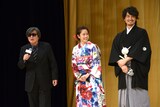 左から鶴橋康夫、前田敦子、斎藤工。
