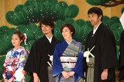 左から前田敦子、斎藤工、寺島しのぶ、阿部寛。