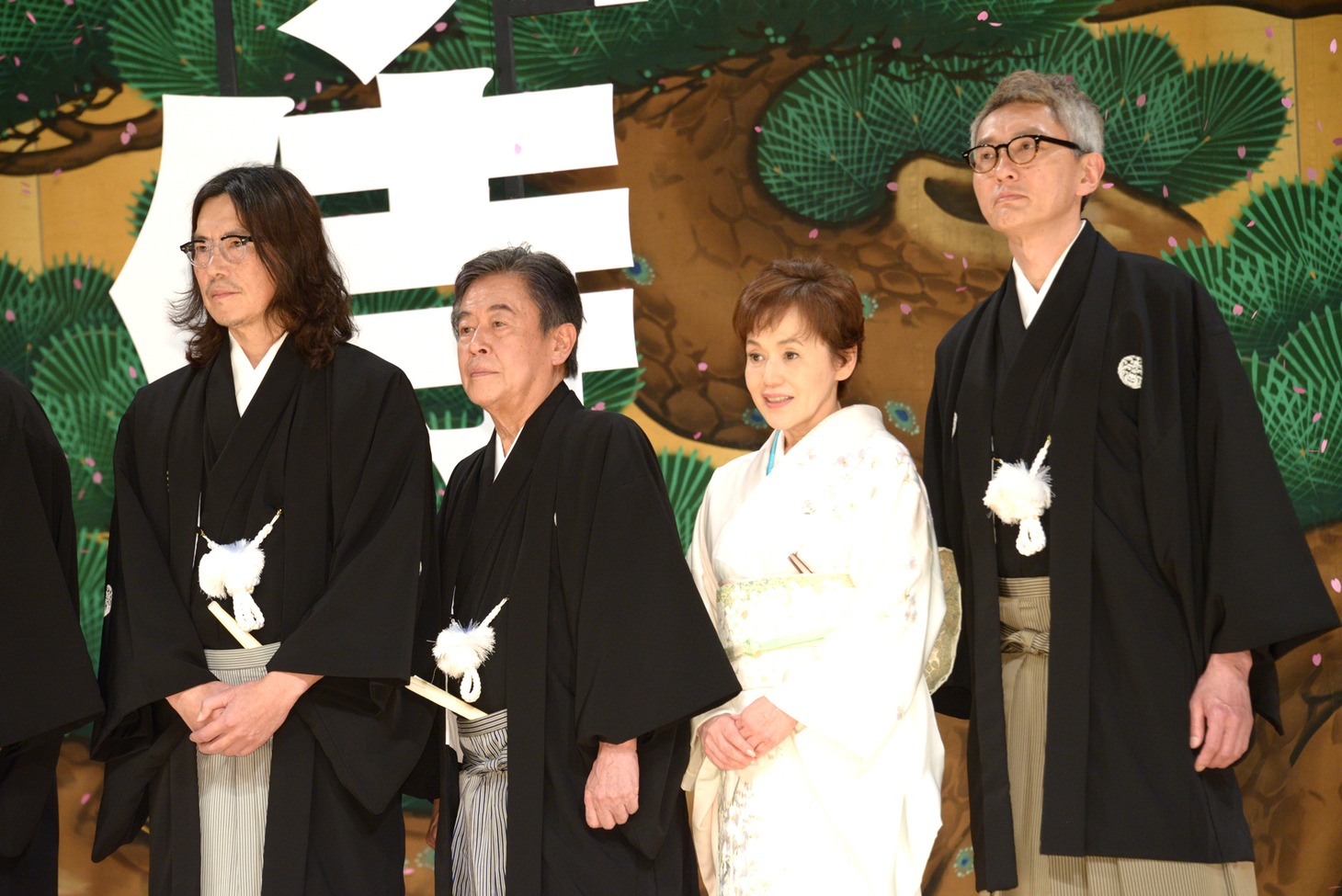左から豊川悦司、風間杜夫、大竹しのぶ、松重豊。