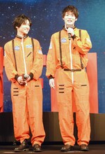 左から栗山航、村上由歩。