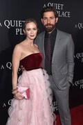 「A Quiet Place（原題）」ニューヨークプレミアの様子。左からエミリー・ブラント、ジョン・クラシンスキー。