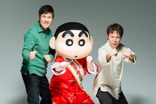 左から関根勤、しんのすけ、清水佳彦。