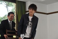 岩田剛典（右）