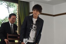 岩田剛典（右）