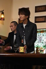 岩田剛典（右）