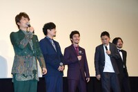 「クソ野郎と美しき世界」完成披露初日舞台挨拶の様子。