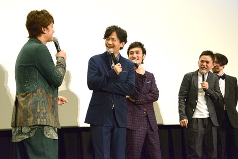 「クソ野郎と美しき世界」完成披露初日舞台挨拶の様子。