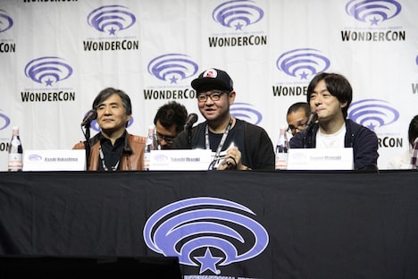 「ニンジャバットマン」ワールドプレミアの様子。前列左から中島、岡崎、水崎。