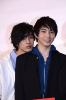 左から清⽔尋也、遠藤健慎。